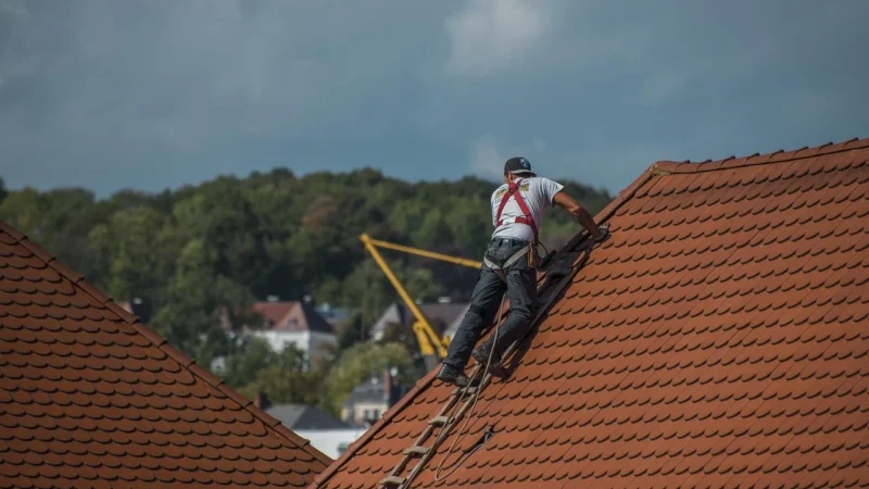 Kompleksowa naprawa dachów w Podlaskiem — papy, blachy, membrany i przeglądy